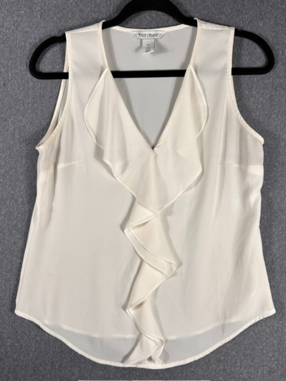 White House Black Market Sleeveless Blouse Womens Sz X-Small Cream V-Neck Ruffle